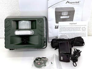Yard Sentinel + Strobe Light Outdoor Ultrasonic Animal Repeller, Waterproof – Cat Repellent, Skunk Repellent, and Bird Repellent (1-Pack)