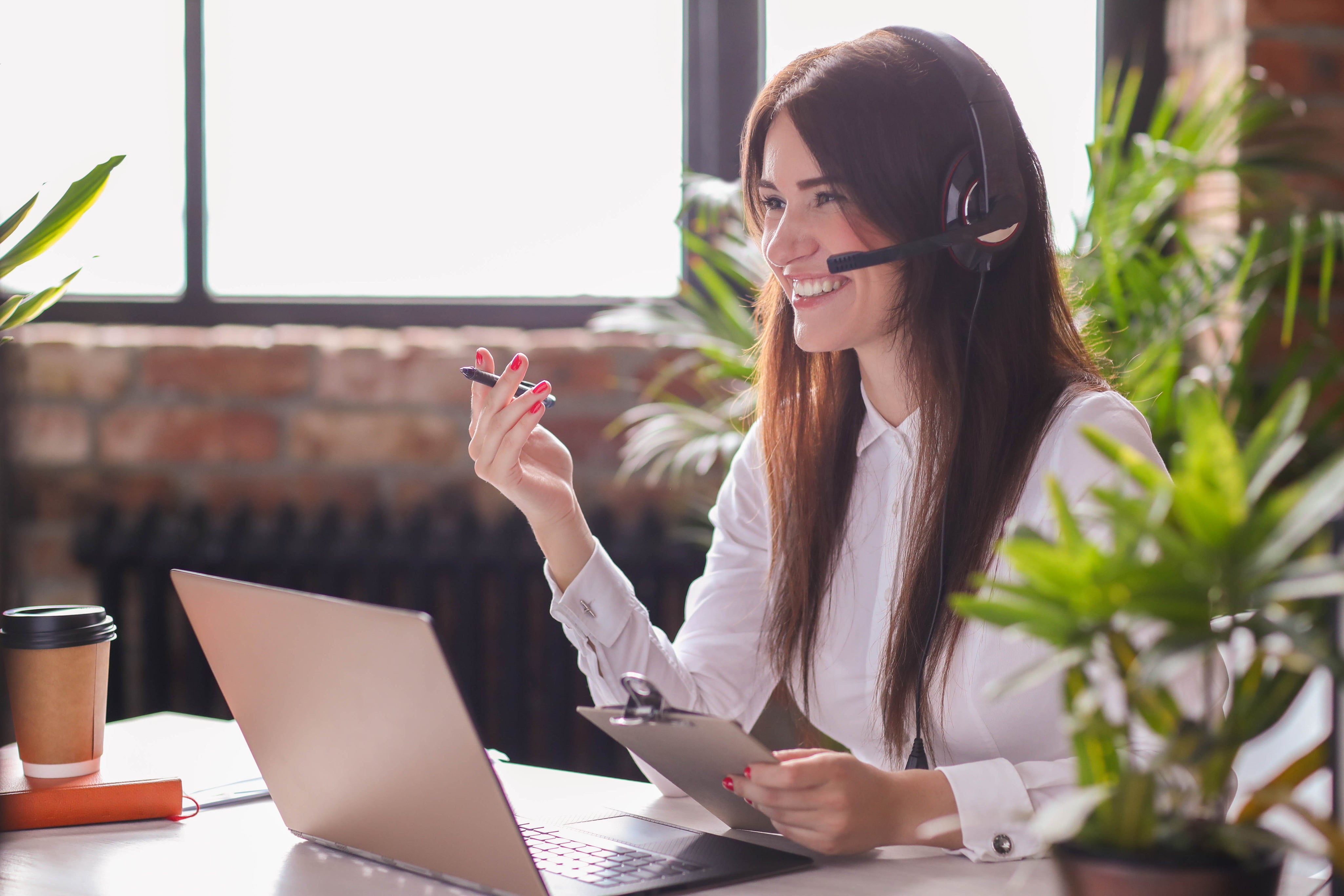 portrait-woman-customer-service-worker_c300fe67-35b0-4541-8c13-1ab3d983c4cb.jpg